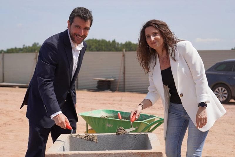 Körber team launching the first stone to the new manufacturing facility in Portugal.