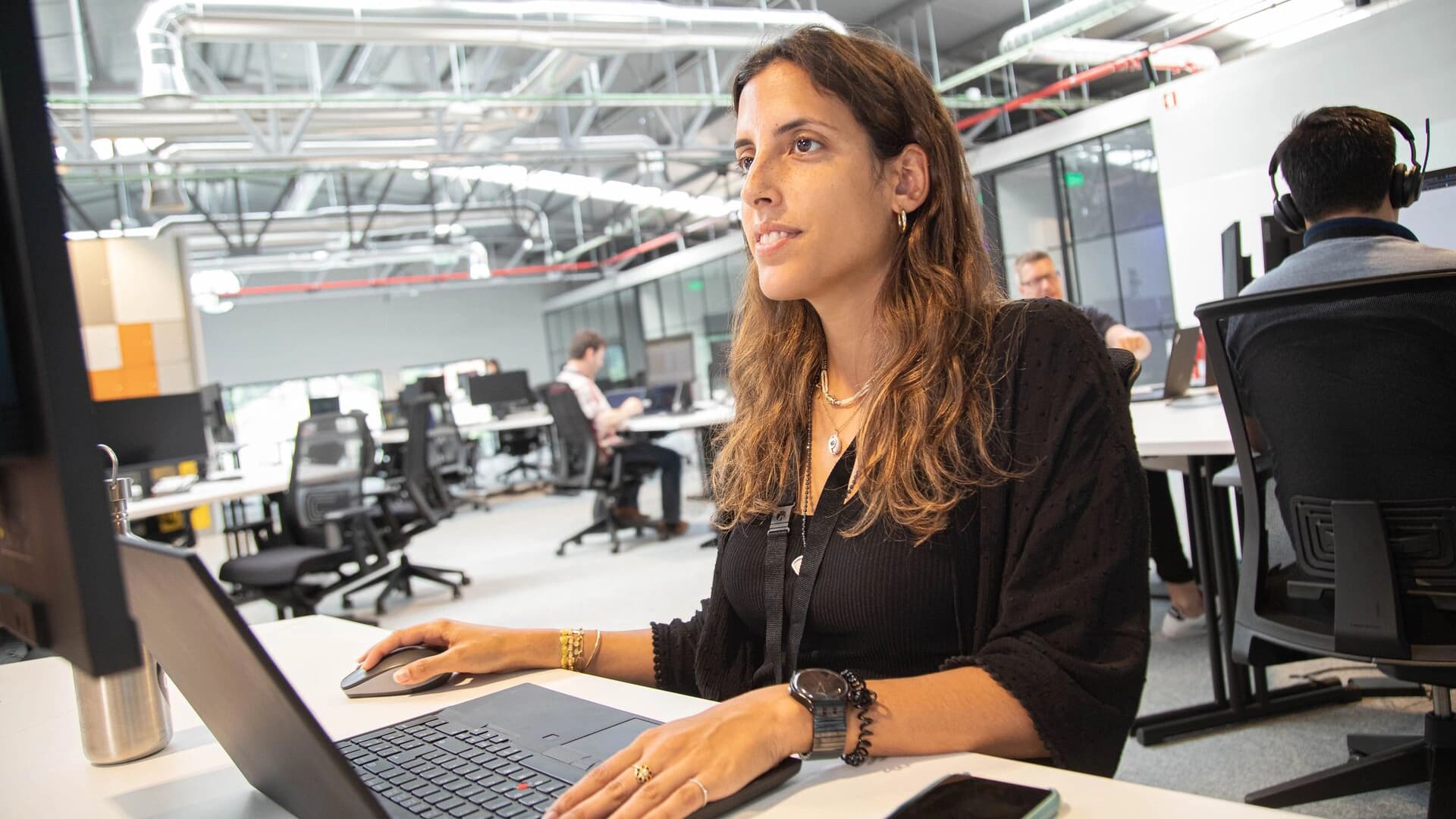 Körber female employee working at the office on data and infrastructure protection issues