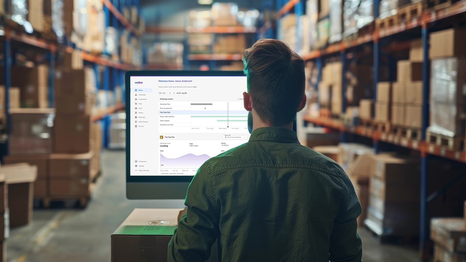 Warehouse employee using vaibe software solution.