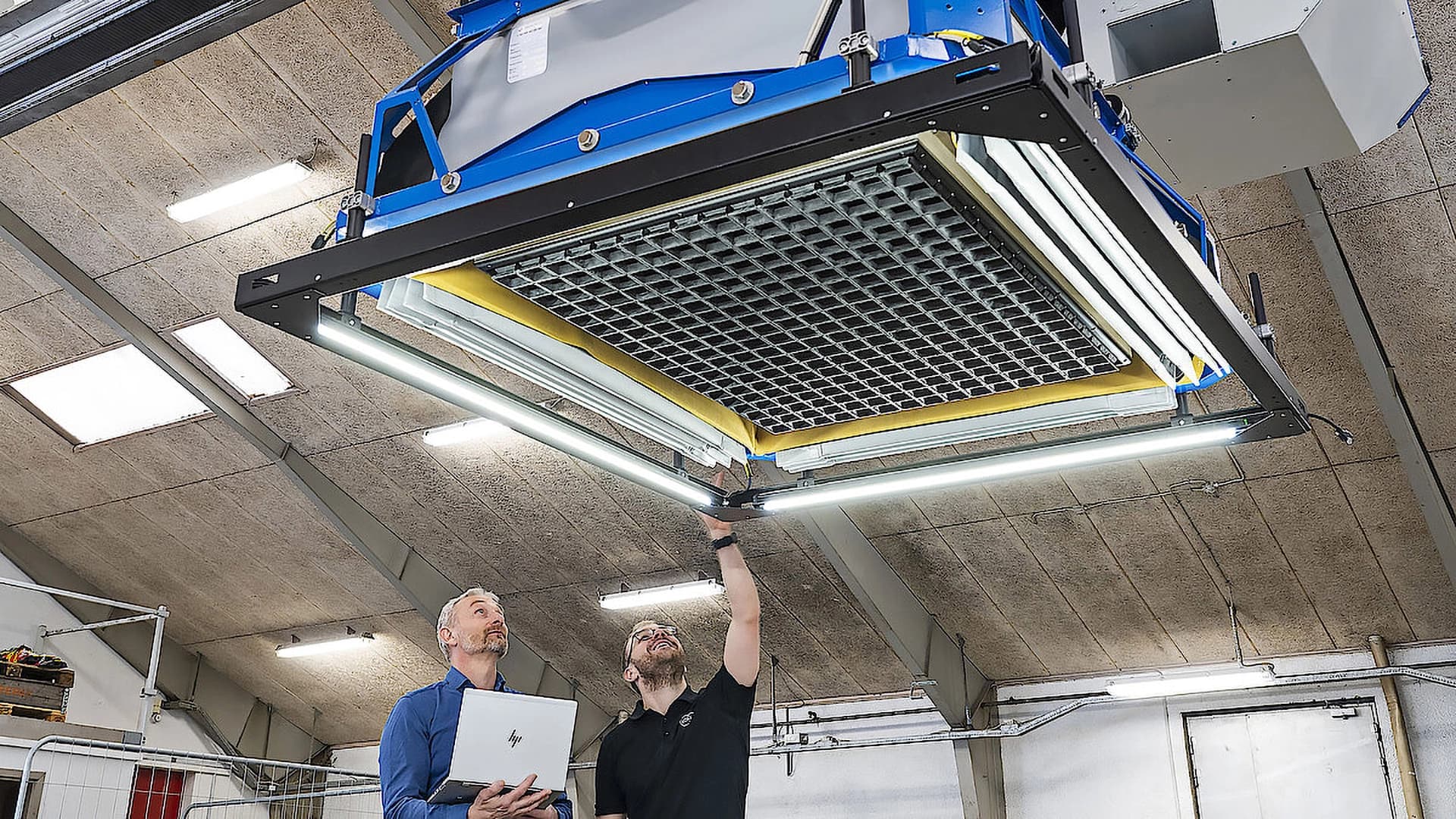 Two men managing Körber’s Layer Picker Gantry 2.0.