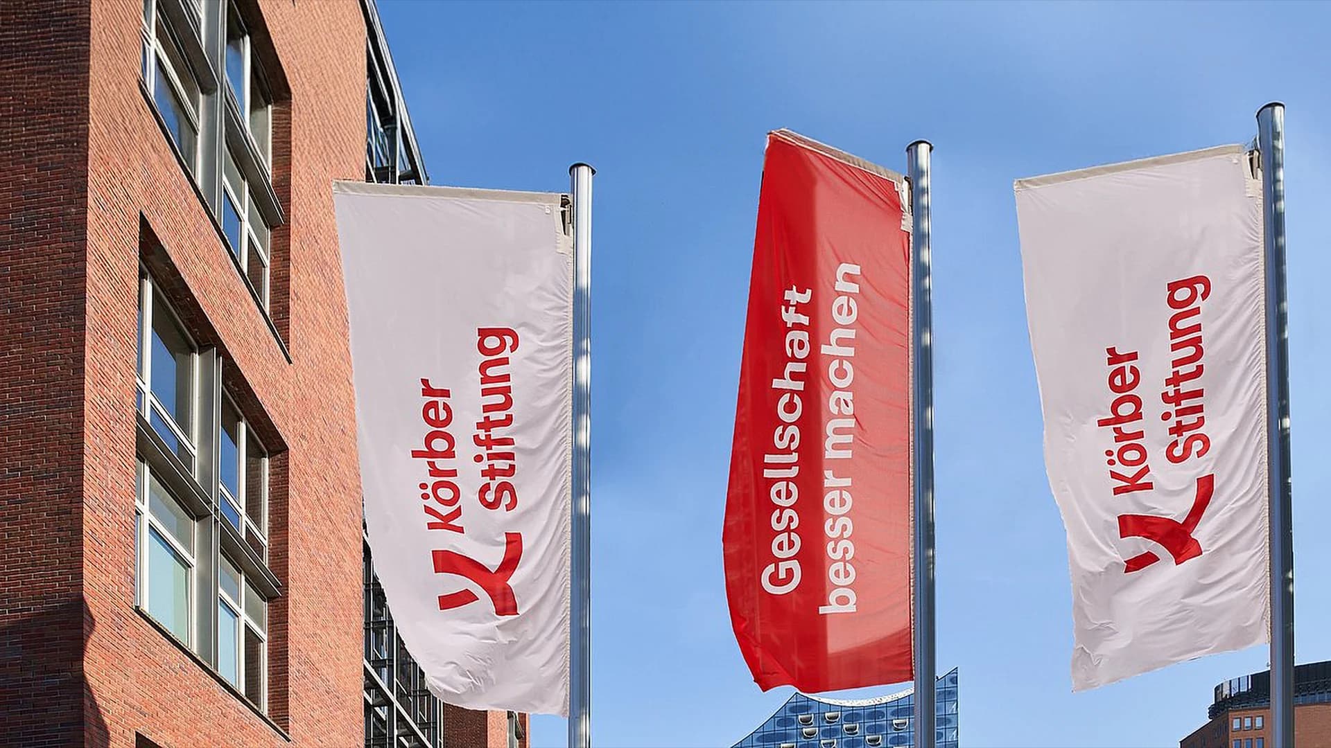 Flags with the Körber-Stiftung logo