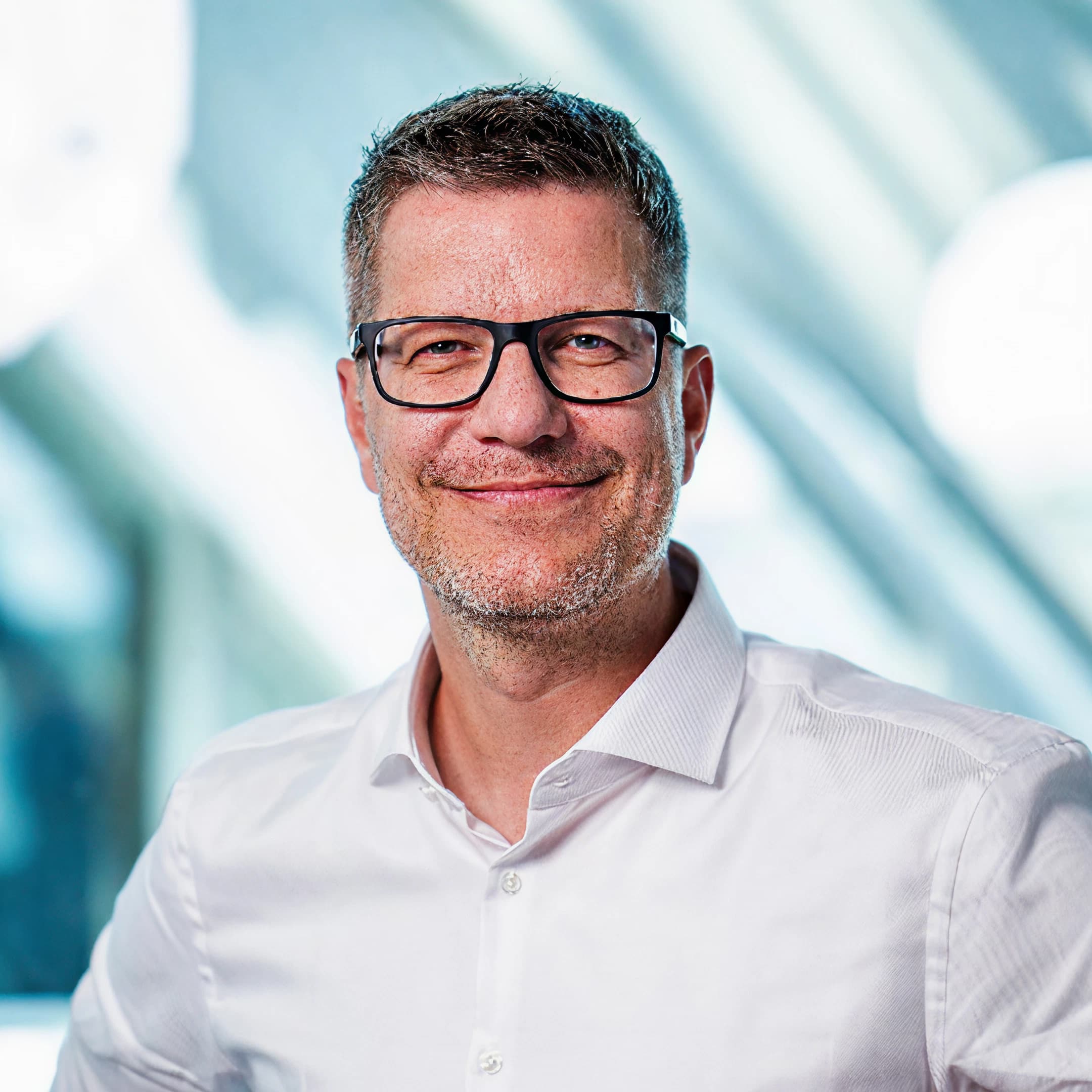 Headshot of Jorg Hermes