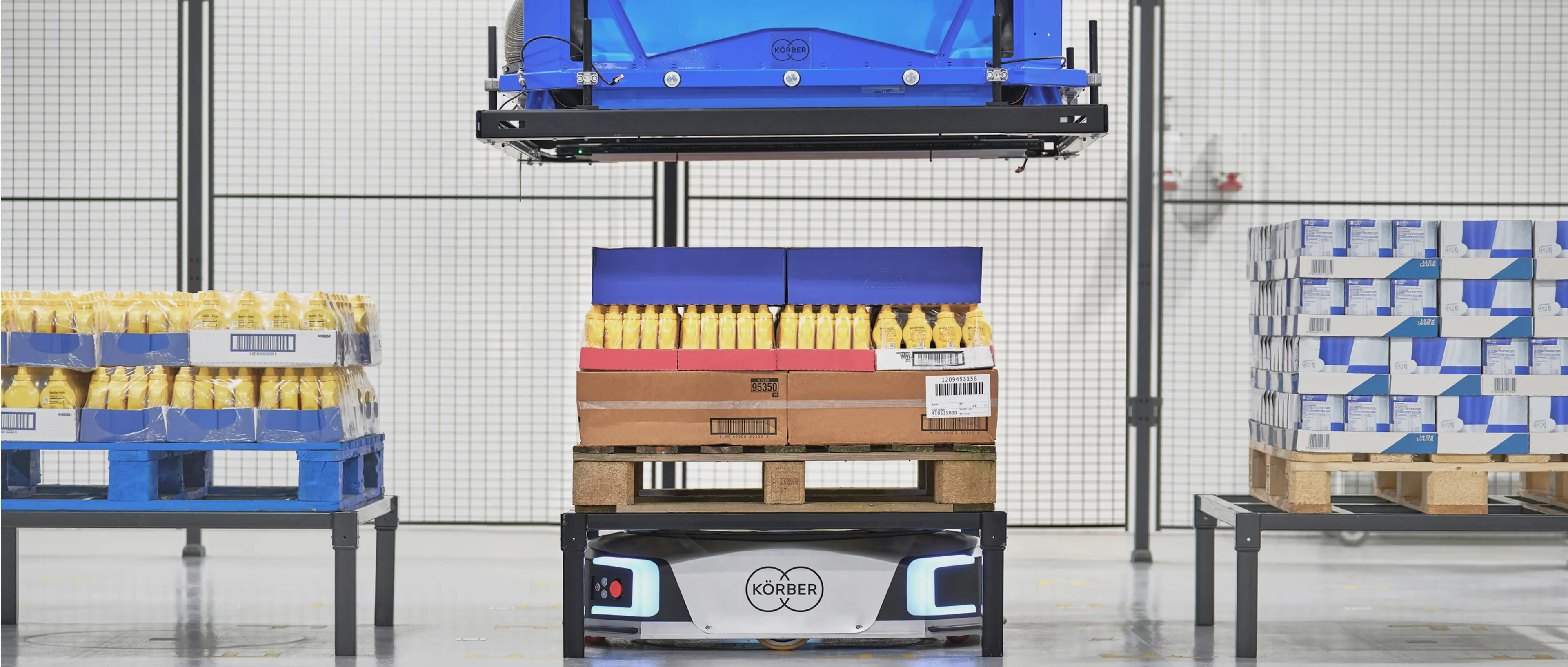 Layer picker and AMR in a consumer goods warehouse