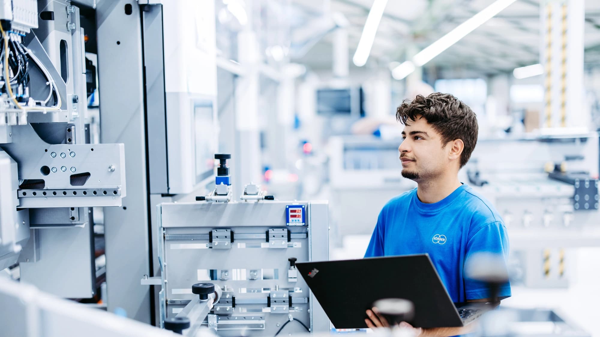 a Körber employee working on qualification package services