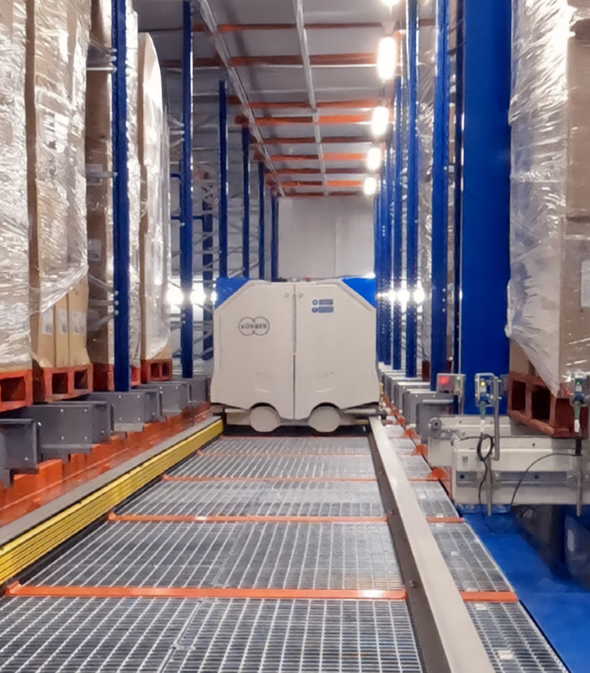 shuttle based pallet storage in a warehouse environment