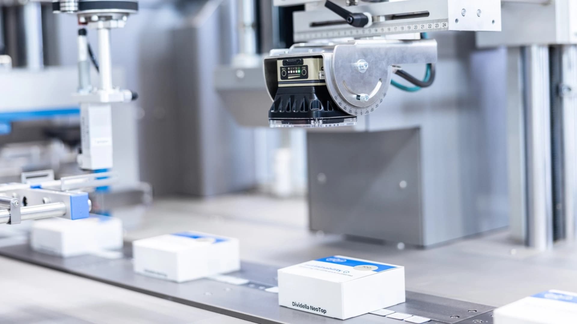 Closeup photograph of Körber's Dividella NeoTOP 1604 packaging machine.