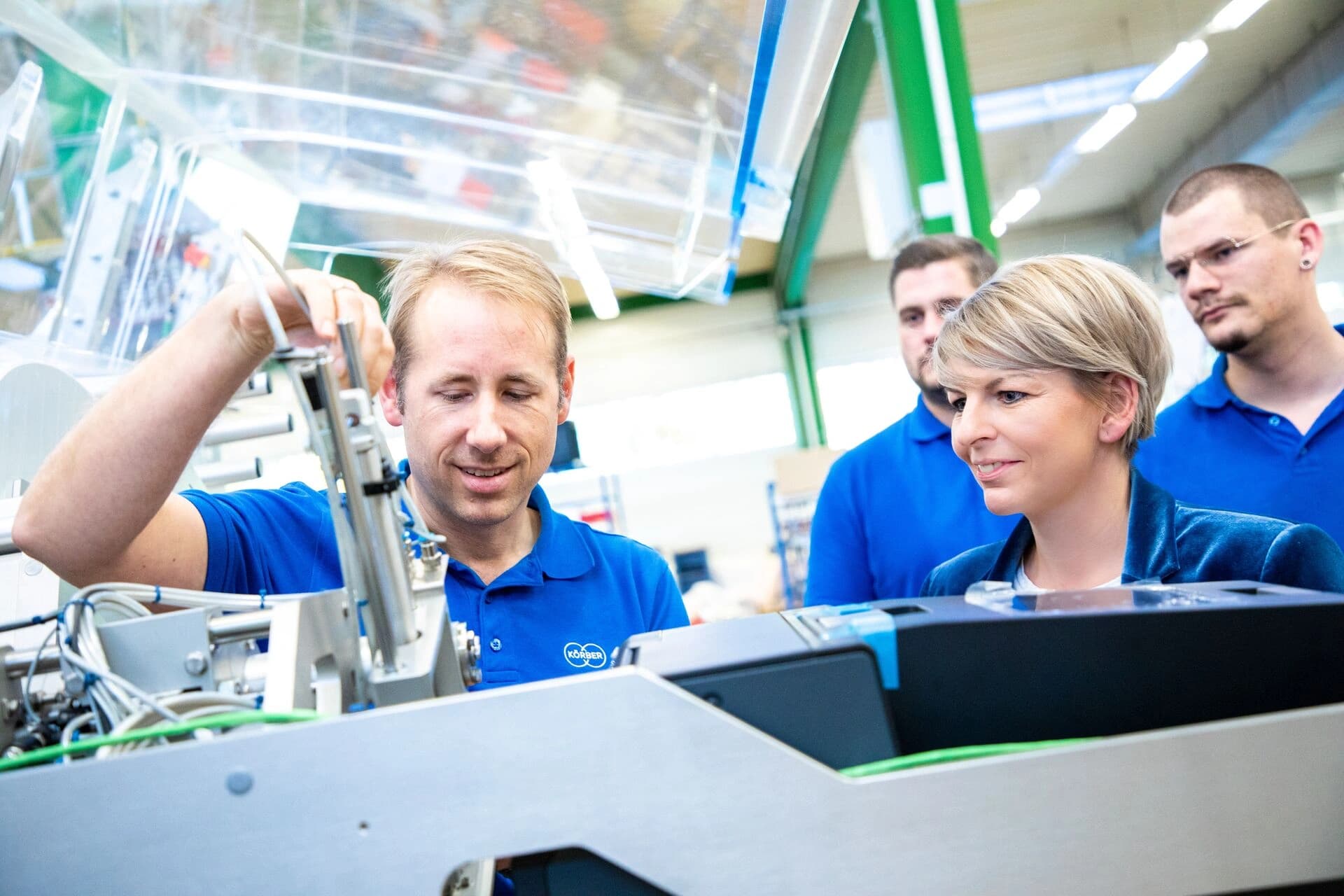 Körber employees working on pharma machine installation
