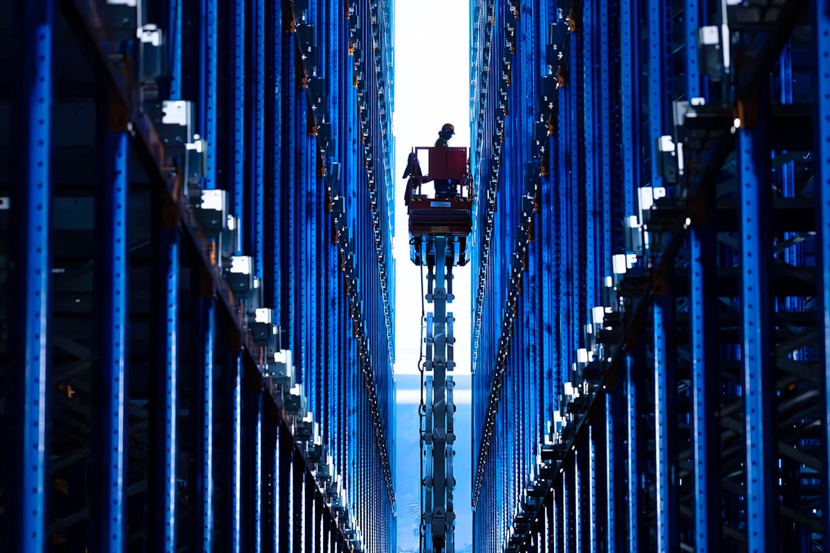 Eutraco employee operating Körber's stacker crane