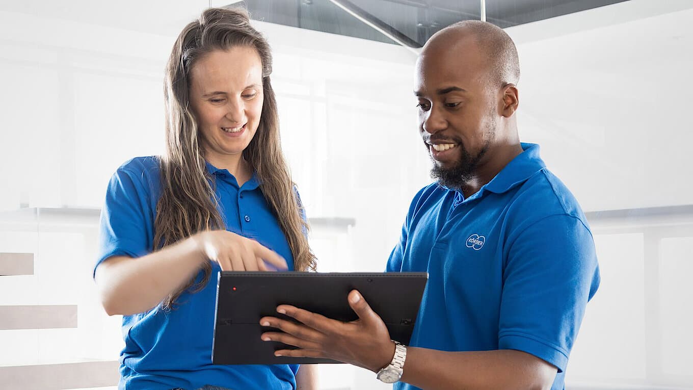 Körber's employees discussing sustainability results.