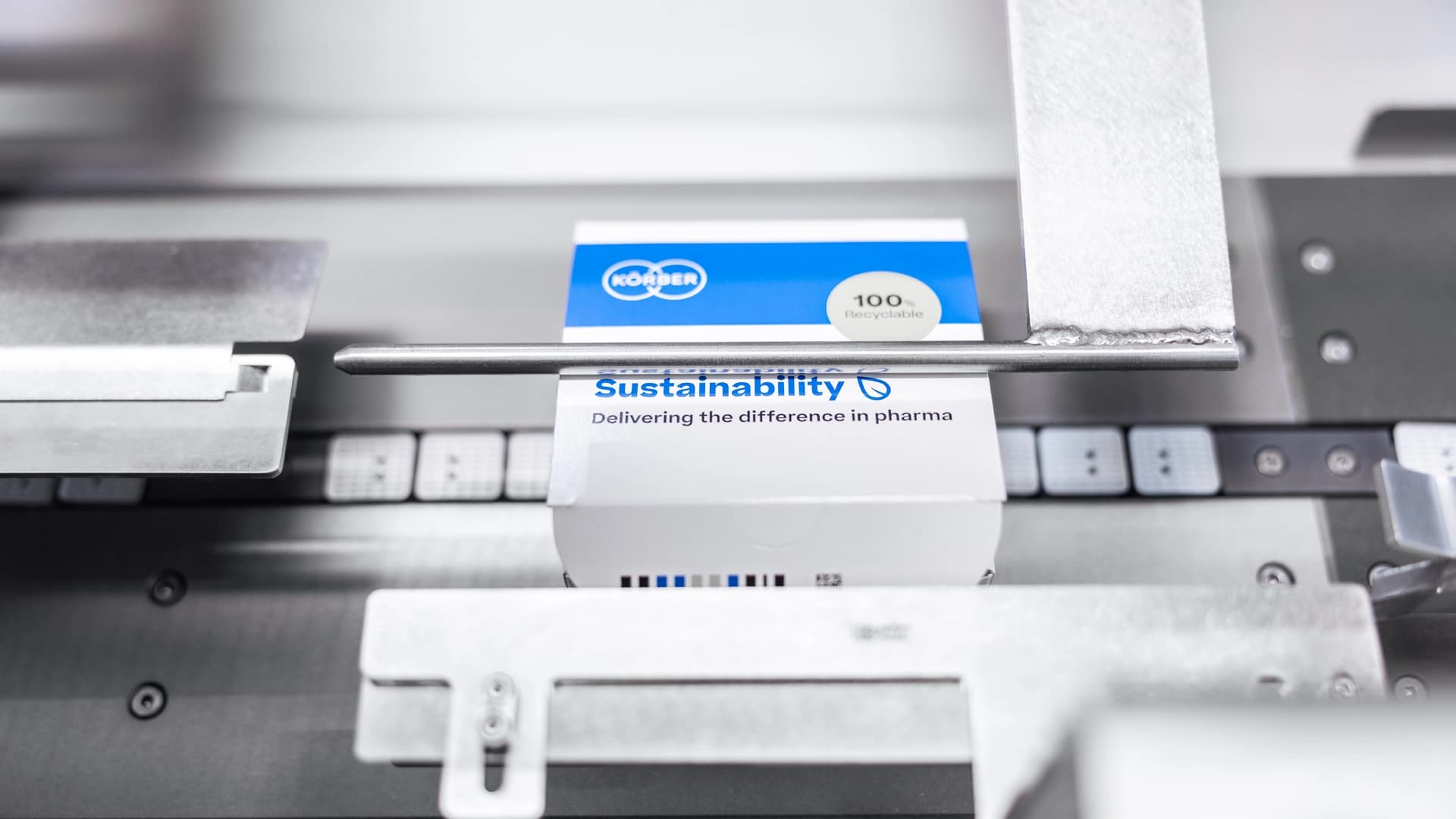 Small package box with the word "Sustainability" and Körber's logo.