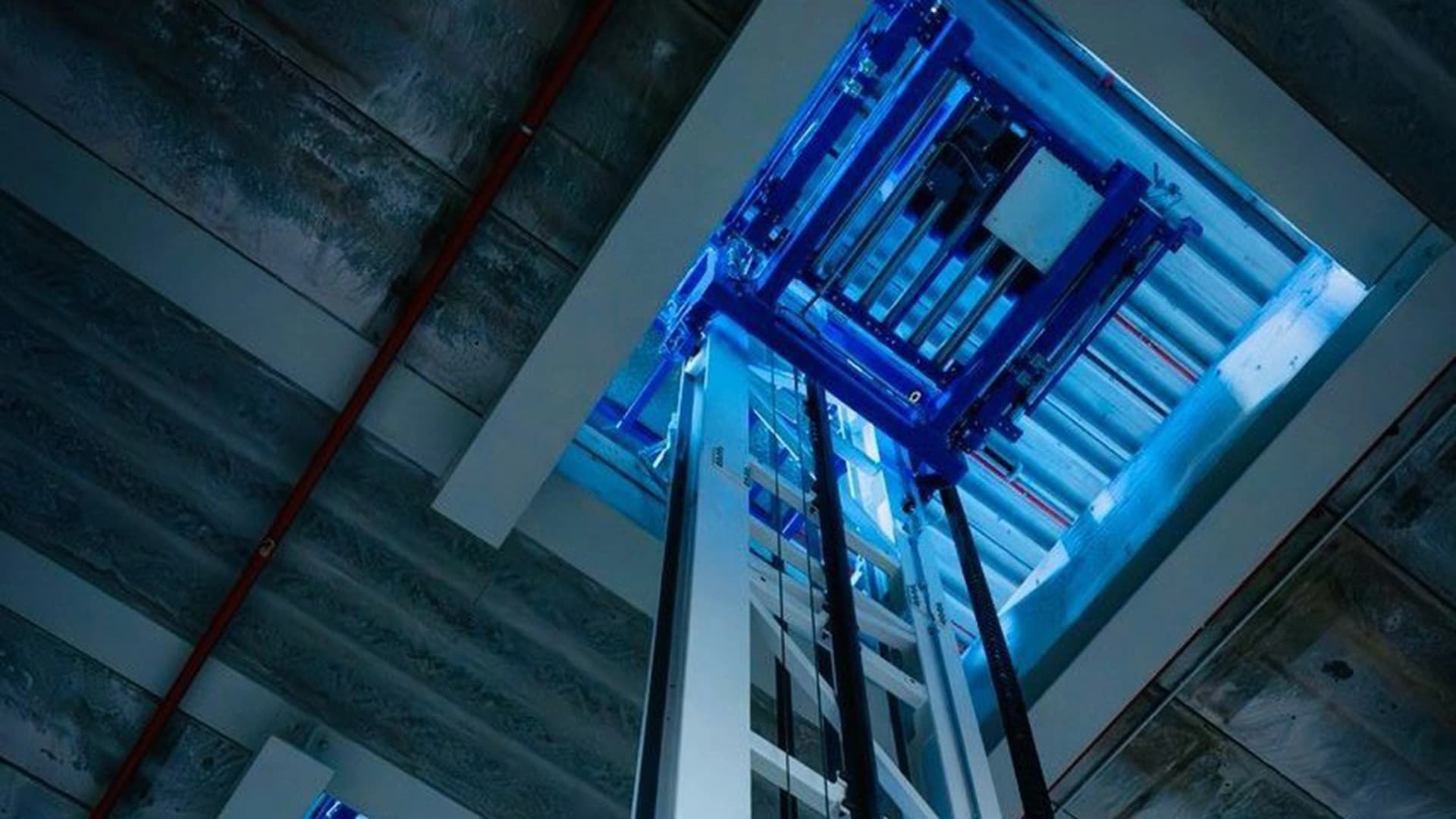 Körber's Stacker Crane operating at the EUTRACO warehouse.